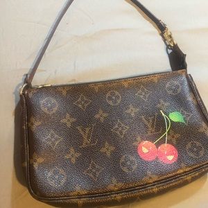 BLACK FRIDAY SALE! Louis Vuitton Pochette